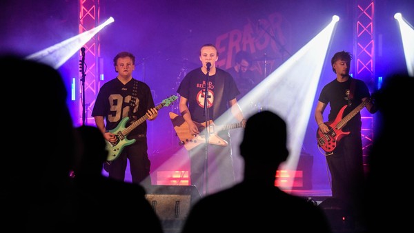 Harte Sounds und gute Werke bei „Together for a Reason“