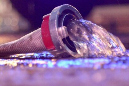 Keller stand einen halben Meter unter Wasser - Feuerwehr alarmiert