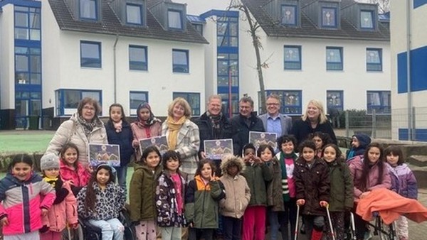 Lions Club Dinslaken hilft dem Friedensdorf mit großer Spende