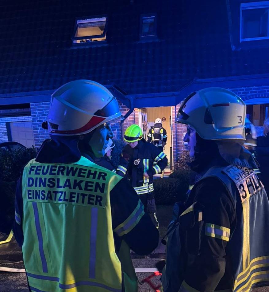 Löscheinsatz in Dinslaken: Feuer im Keller ausgebrochen – Rauchmelder warnt Bewohner