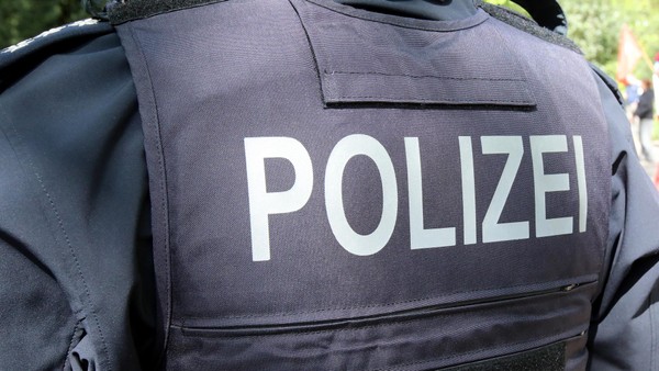 Mehrere Autos auf Dinslakener Parkplatz beschädigt – Polizei sucht Zeugen
