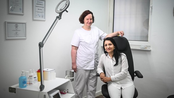 Mit 50 Jahren noch mal Azubi: Silke erfüllt sich Traum – „Ist hart gewesen“