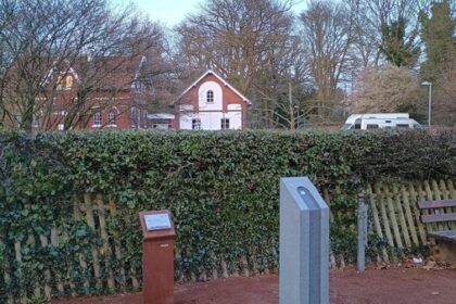 Nach Vandalismus: Stadtwerke stellen neuen Trinkwasserbrunnen in Hiesfeld auf