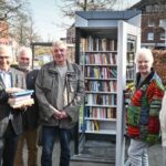 Neuer Bücherschrank in Dinslaken-Hiesfeld befindet sich in einer Telefonzelle