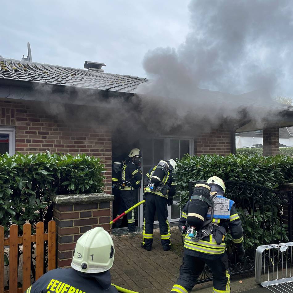 Samstagmittag in Dinslaken: Brand in Wohnhaus – Anwohner hatten Glück