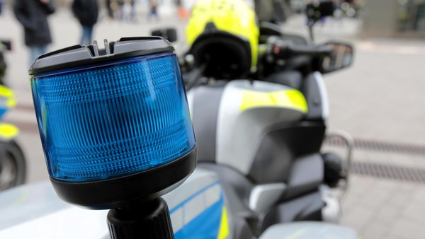 Schülerin auf E-Scooter verletzt sich bei Unfall mit Pkw in Voerde
