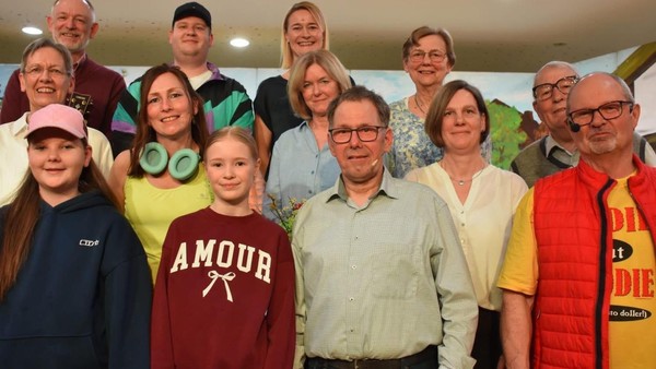 Skurriles Nachbarschaftsleben in Hünxe: Plattdeutsche Abende begeistern Publikum