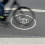 Unfall in Dinslaken: Nach Zusammenstoß mit Mädchen – Radfahrer entfernt sich