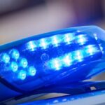 Unfallflucht in Voerde: Autofahrer krachte in Laterne und zwei Bäume