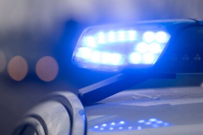 Verkehrsunfall in Voerde: Auto hinterlässt Schneise der Zerstörung