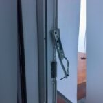 Voerder erwischt Einbrecher beim Verlassen des Hauses