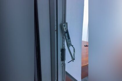 Voerder erwischt Einbrecher beim Verlassen des Hauses