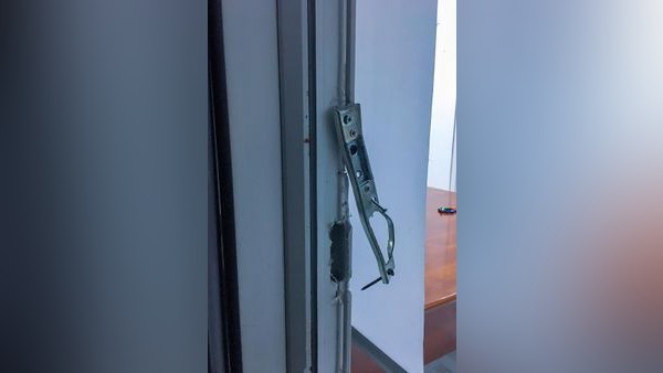 Voerder erwischt Einbrecher beim Verlassen des Hauses