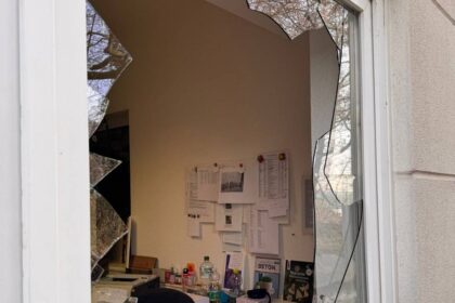 Während des Hallentrödels: Einbruch in „Friedas Welt“ – Friedensdorf geschockt