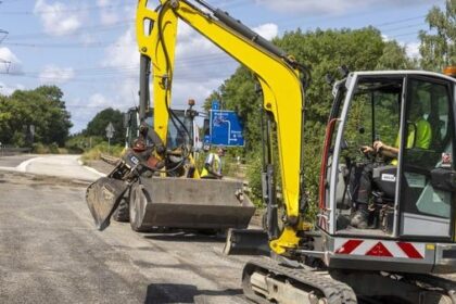 Wegen teurer Spritpreise? Diebe pumpen Diesel aus Baggern