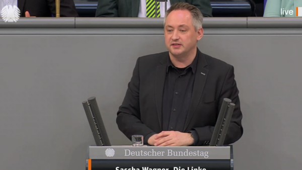 Wolf ins Jagdgesetz? Dinslakener zitiert Hape Kerkeling im Bundestag