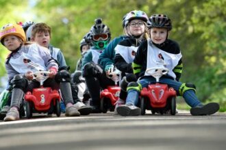 47 Bilder: Die schönsten Fotos vom Bobby-Car-Rennen in Hünxe-Bruckhausen