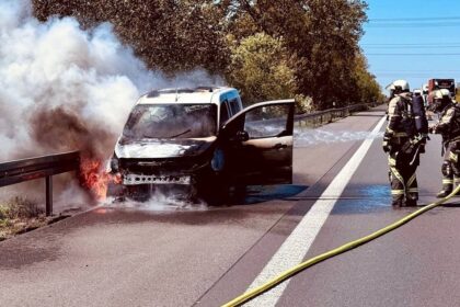 A3 bei Hünxe: Auto brennt lichterloh – Autobahn gesperrt
