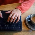 Arbeiten mit Laptop im Café: So reagieren Dinslakener Gastronomen auf den Trend