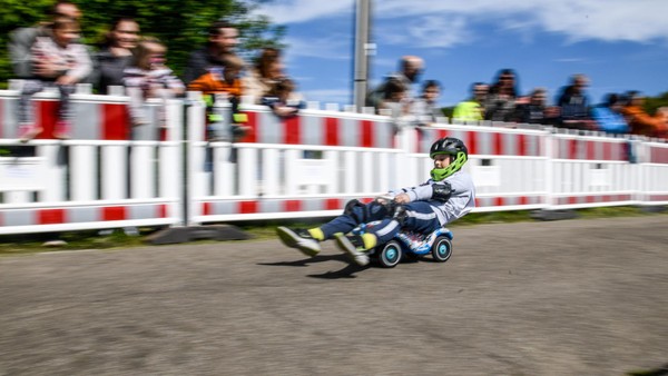 Bobby-Car-Rennen in Hünxe: Schreckmoment bei der Siegerehrung