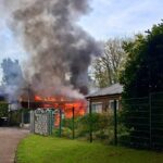 Brand in Drevenack: Carport brennt lichterloh – Flammen drohen überzugreifen