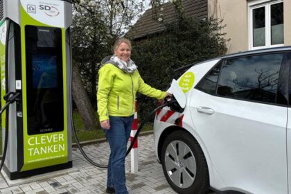 Dinslaken: Neue Ladestation verkürzt Wartezeit für E-Auto-Fahrer deutlich