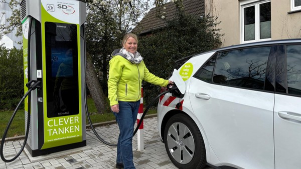 Dinslaken: Neue Ladestation verkürzt Wartezeit für E-Auto-Fahrer deutlich