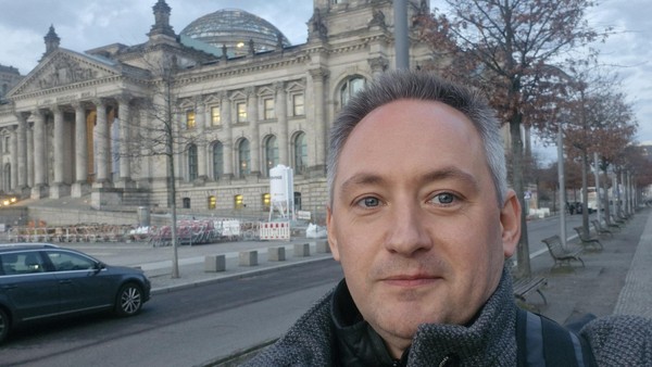 Ein Jahr Bundestag: Abgeordneter spricht Klartext über AfD, Diäten und Heute-Show