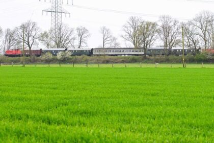 Ein Sonderzug erkundet die Walsumbahn: Fahren hier bald wieder reguläre Züge?
