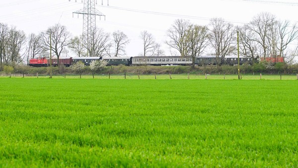 Ein Sonderzug erkundet die Walsumbahn: Fahren hier bald wieder reguläre Züge?