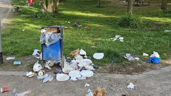 Fäkalien, Ratten und Müll auf Dinslakener Freizeitanlage – Anwohner: „Es reicht“