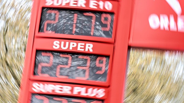 Frust über Sprit-Preise in Dinslaken: „Nagt immer mehr an dem, was übrig bleibt“