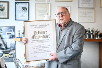 Goldener Meisterbrief für Hermann Oeckinghaus: „Ich plane immer noch gern Bäder“