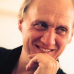 Herman van Veen kommt zur Sommerkultur ins Burgtheater Dinslaken