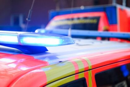 Unfall in Hünxe-Drevenack: 19-Jähriger bei Wendemanöver schwer verletzt