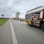 Verkehrsunfall in Hünxe: Auto landet in Graben – Feuerwehr im Einsatz