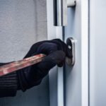 Vermummte brechen in Haus einer 86-Jährigen ein: Polizei sucht nach Zeugen