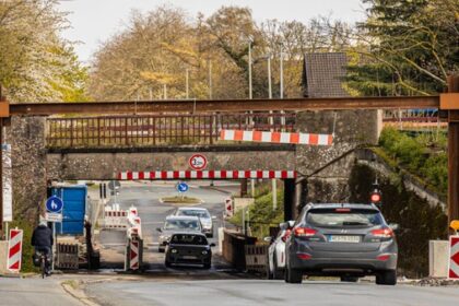 Voerde: Bahnunterführungen zugleich gesperrt – was passiert bei Feuerwehreinsatz?