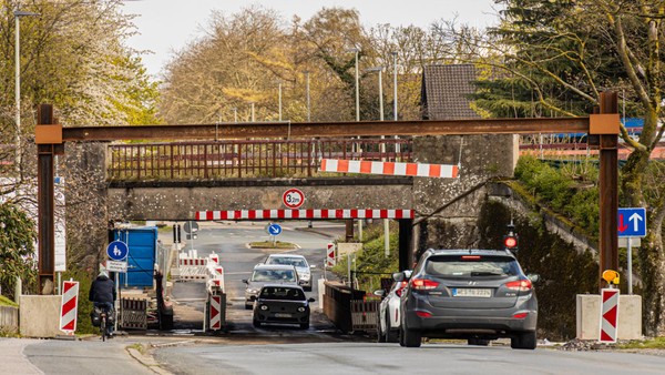 Voerde: Bahnunterführungen zugleich gesperrt – was passiert bei Feuerwehreinsatz?