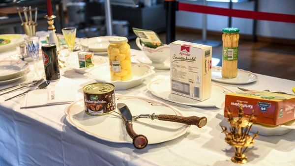 Vom Insekten-Rezept bis zum Festtagstisch: Neue Ausstellung im Voswinckelshof