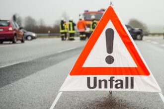 Zwei Unfälle in zwei Stunden: B8 in Dinslaken ist gesperrt
