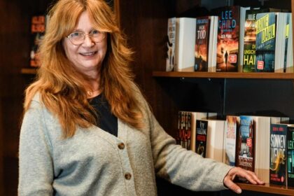 Zwischen Büchern und Blusen: Voerder Buchhandlung lädt zum Flohmarkt