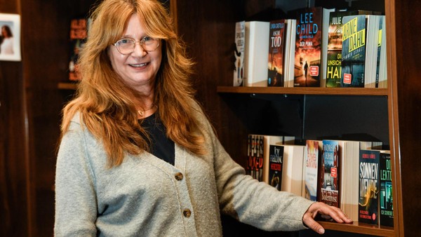 Zwischen Büchern und Blusen: Voerder Buchhandlung lädt zum Flohmarkt