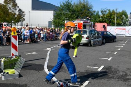 Brandschutztage in Dinslaken: Feuerwehr gibt spannende Einblicke in ihre Arbeit