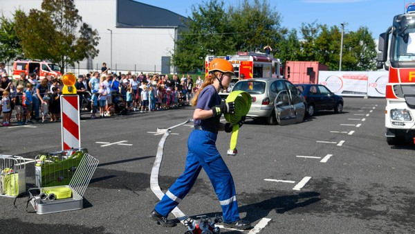 Brandschutztage in Dinslaken: Feuerwehr gibt spannende Einblicke in ihre Arbeit