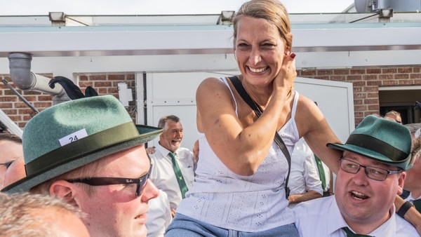Der BSV „Frohsinn“ hat eine neue Königin: Nach dem 347. Schuss fiel der Rumpf