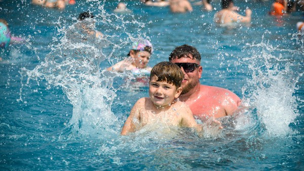 Dinamare in Dinslaken eröffnet Freibad-Saison: „Bestes Schwimmbad“