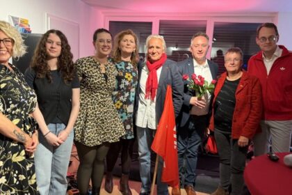 Dinslaken: Besonderer Moment bei der Eröffnung der neuen Geschäftsstelle