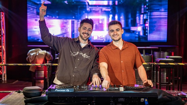 Dinslakener DJs Jheez und Hooddiver starten After-Work-Event in Düsseldorf