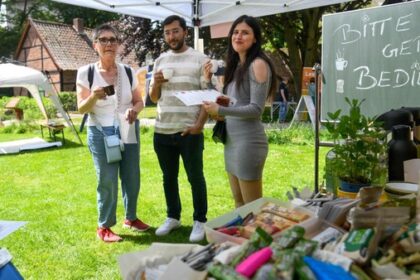 Dinslakener ehren Grundgesetz bei Picknick: Zwischen Dankbarkeit und Sorge